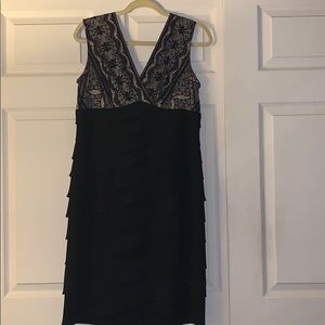 Jessica Howard - 14P - Black and tan tiered dress